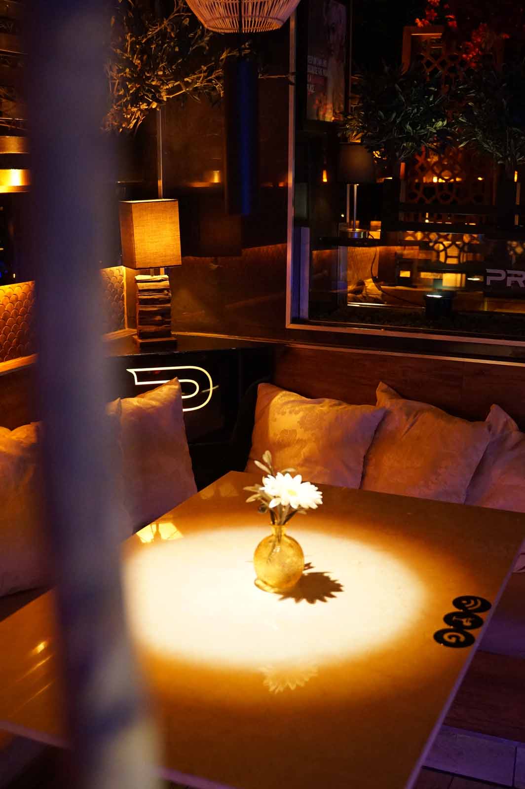 PREMIUM Shisha Bar Interior 2